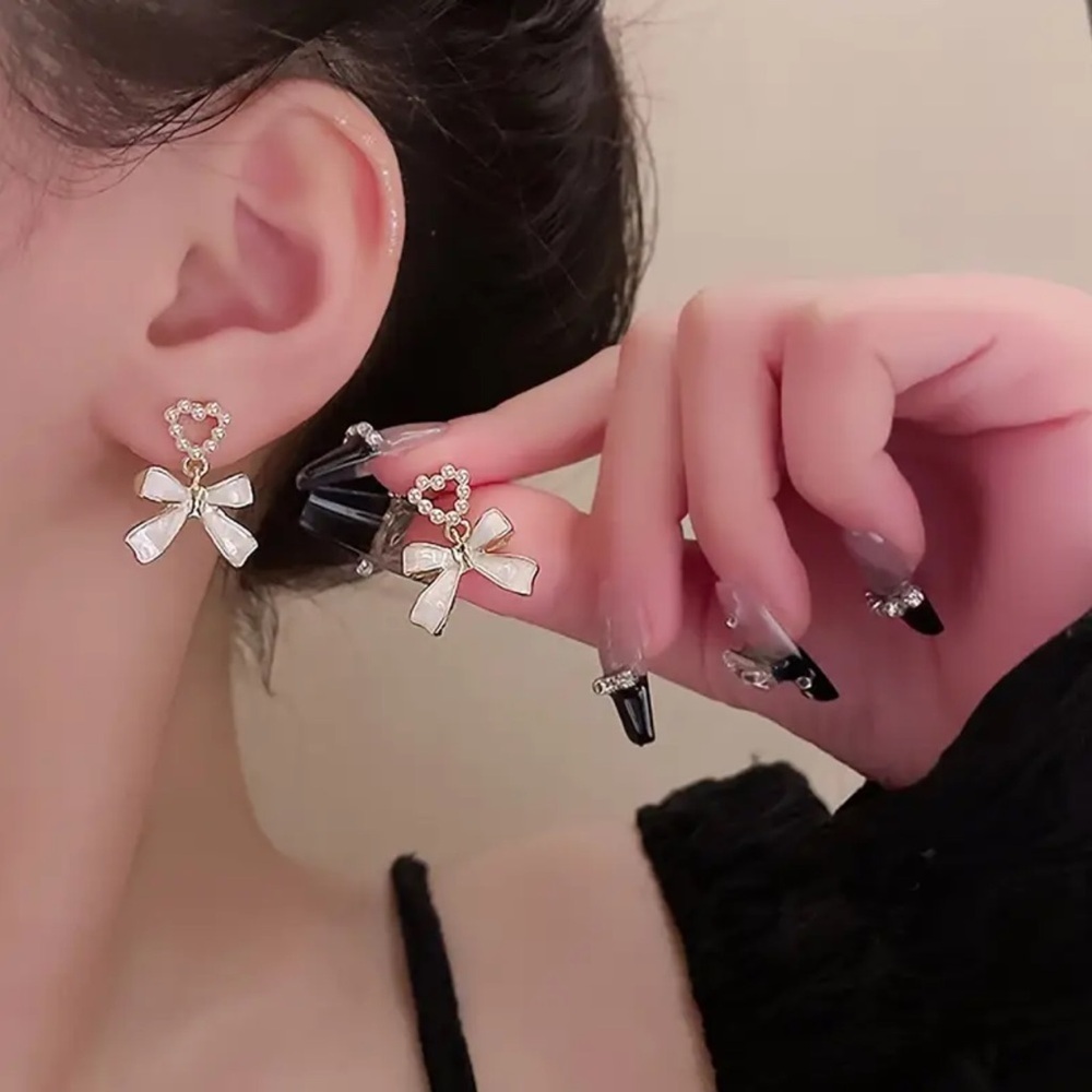 NEW! Elegant Pearl Bow Earrings. Daily earnings 🎀 A8-247